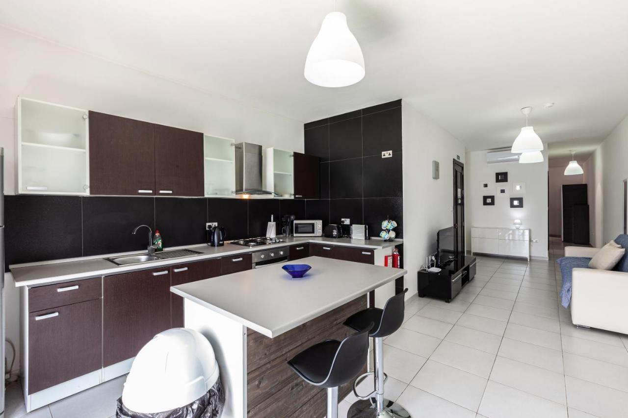 Z4 - SEAFRONT apartment St. Paul's Bay Bagian luar foto