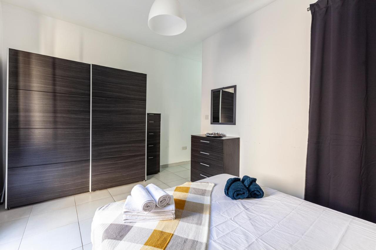 Z4 - SEAFRONT apartment St. Paul's Bay Bagian luar foto