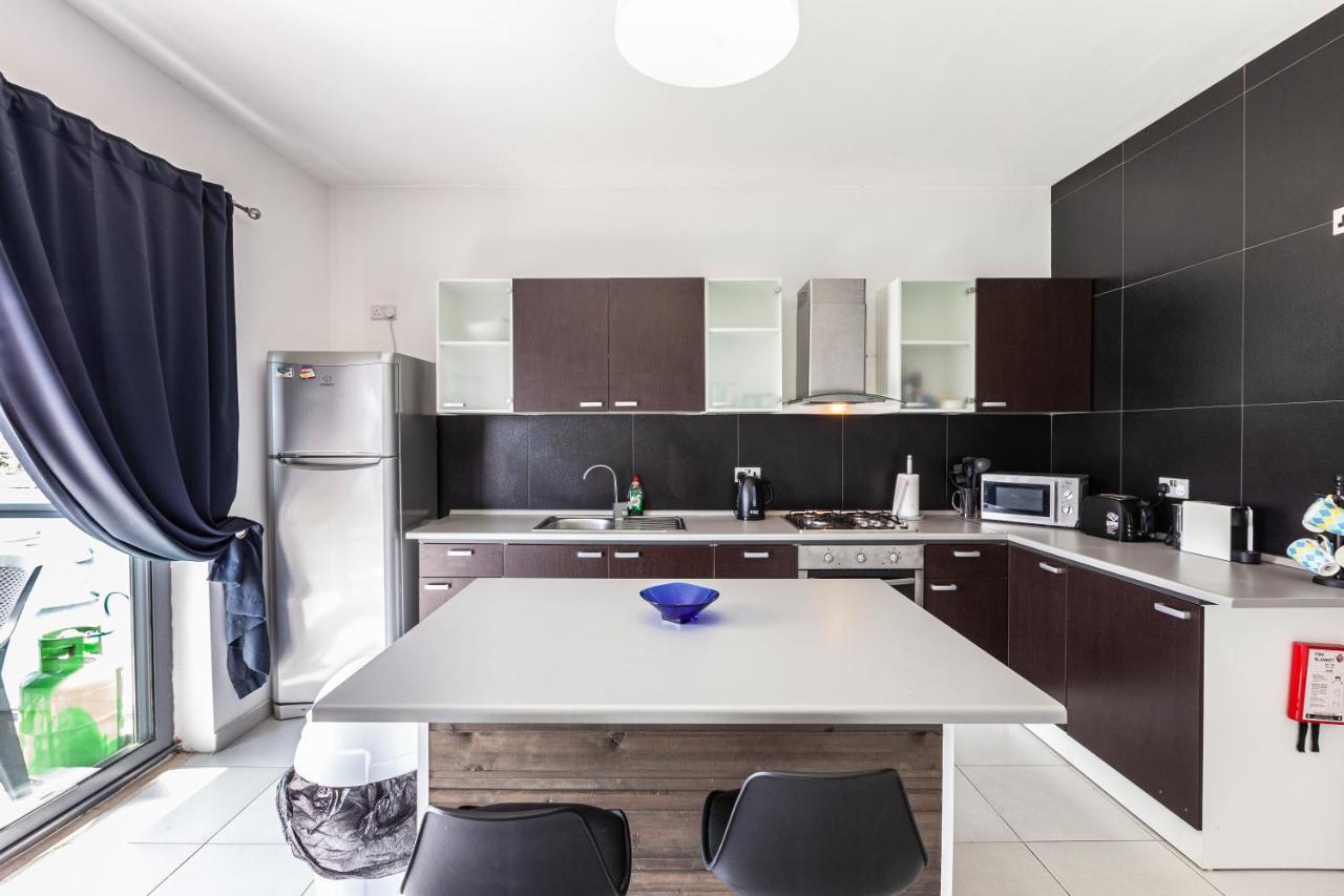 Z4 - SEAFRONT apartment St. Paul's Bay Bagian luar foto