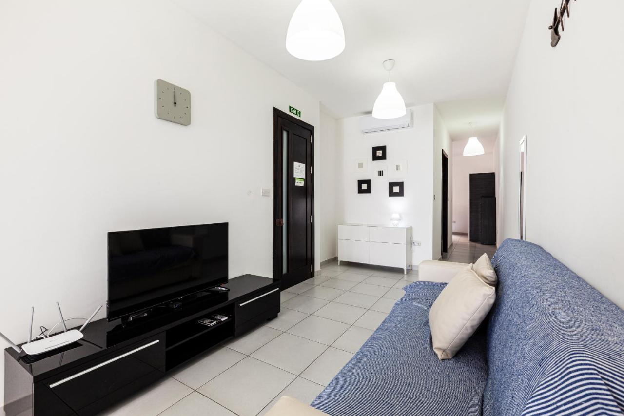 Z4 - SEAFRONT apartment St. Paul's Bay Bagian luar foto