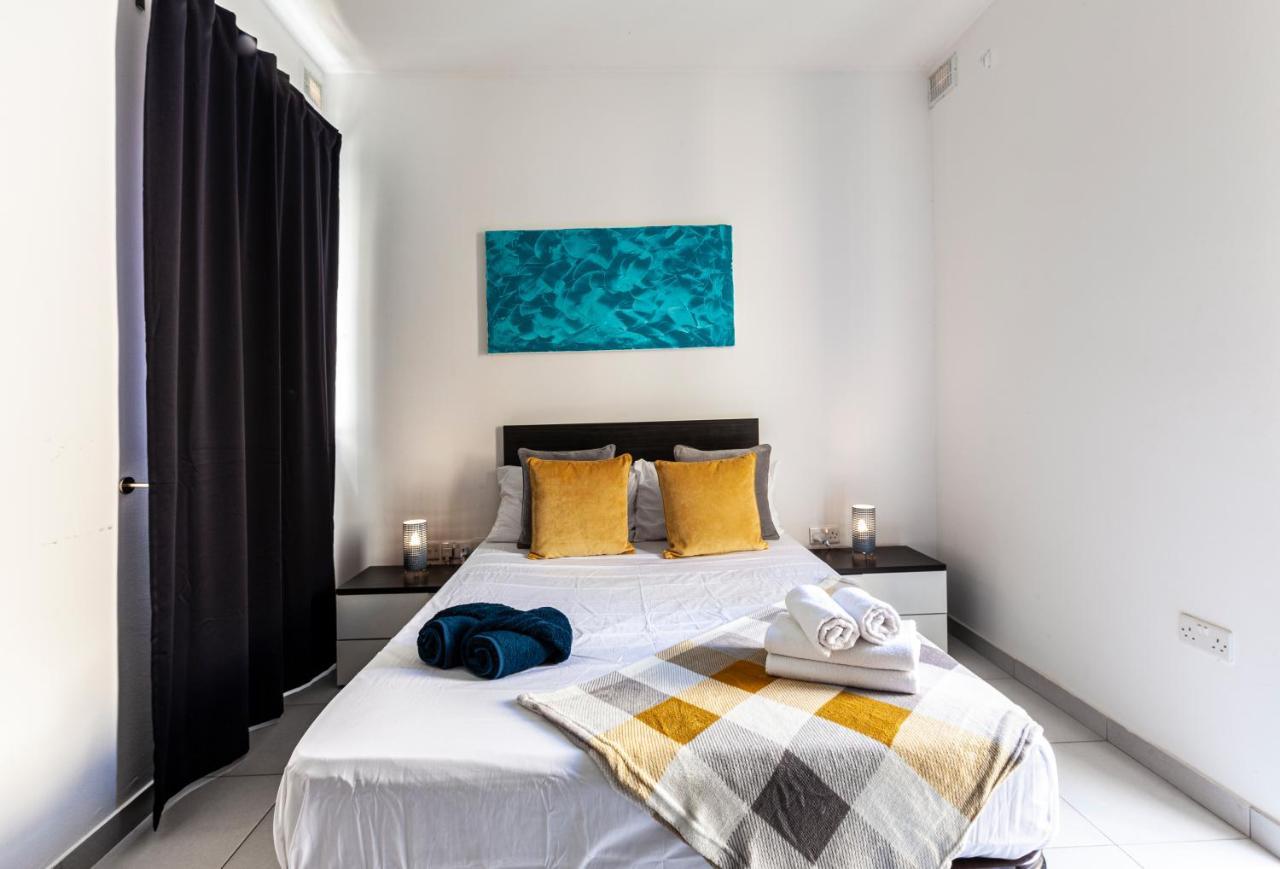 Z4 - SEAFRONT apartment St. Paul's Bay Bagian luar foto